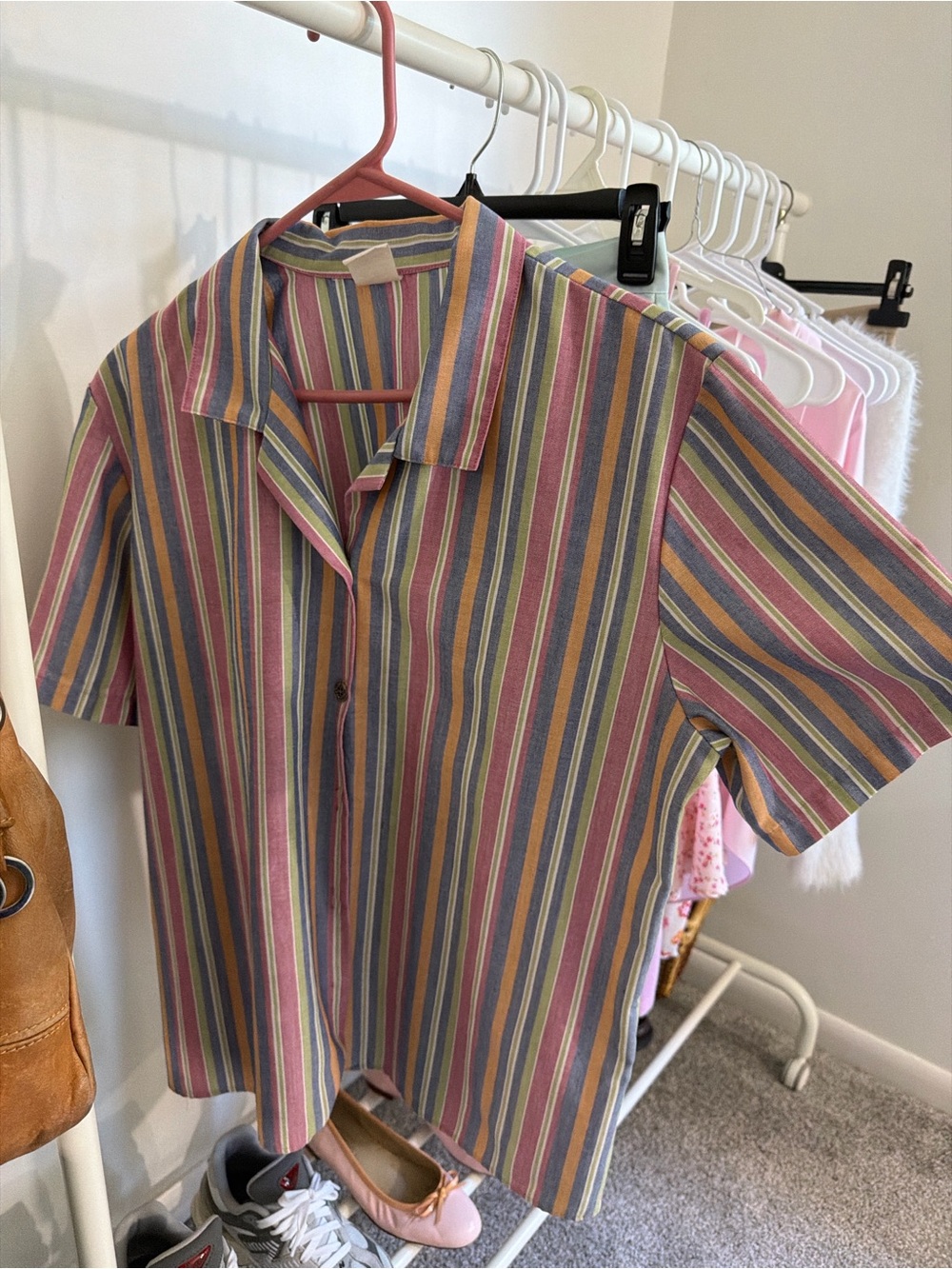 Men's Short Sleeve Button-Up Shirt in Multi-Stripe